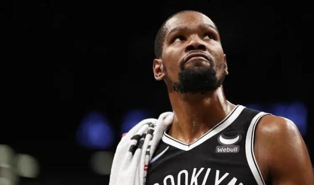 开云APP下载-失误次数仍困扰杜兰特 KD：对手每次都5个人防我